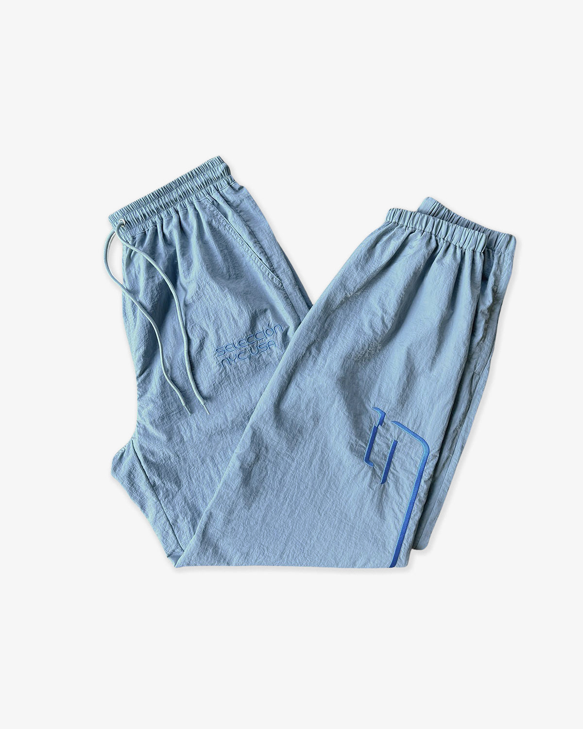 SELECCIÓN NYLON PANTS – SCENES